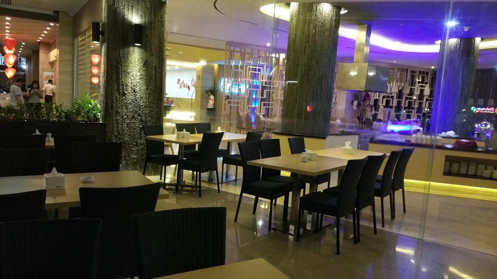 89 Hotel Batam Exteriör bild